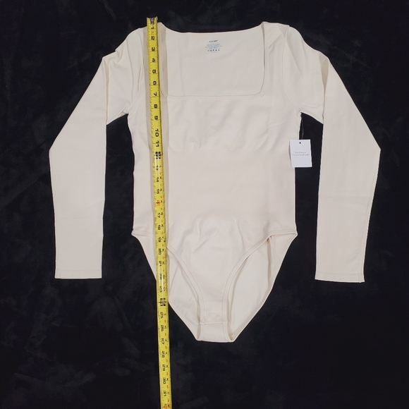 Tommy Control Shapewear Cream Long Sleeve Top - Picture 8 of 9